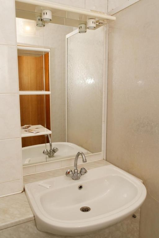 Saturn Hotel Київ Екстер'єр фото